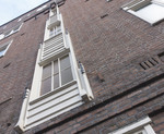 Fraaie trappenhuisraampartij, nog intact.
<br/>
Marcel Westhoff, 2015-12-01
